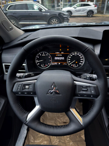 Новий Mitsubishi Outlander INTENSE 2025
