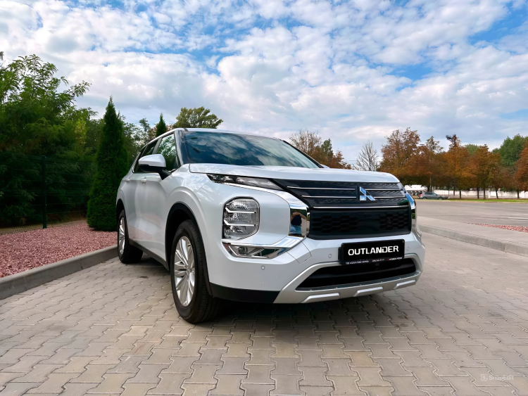Новий Mitsubishi Outlander 2.5 MiVEC CVT (184 к.с.) INTENSE 2024