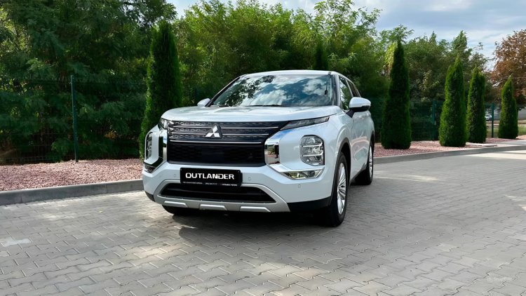 Новий Mitsubishi Outlander 2.5 MiVEC CVT (184 к.с.) INTENSE 2024