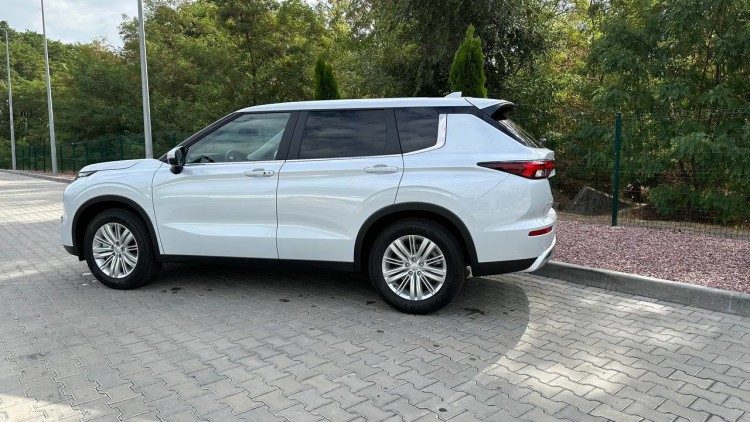 Новий Mitsubishi Outlander 2.5 MiVEC CVT (184 к.с.) INTENSE 2024