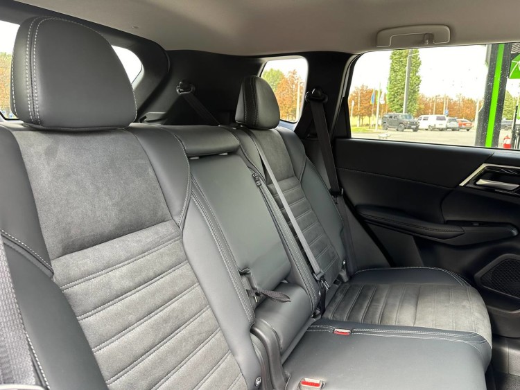 Новий Mitsubishi Outlander 2.5 MiVEC CVT (184 к.с.) INTENSE 2024